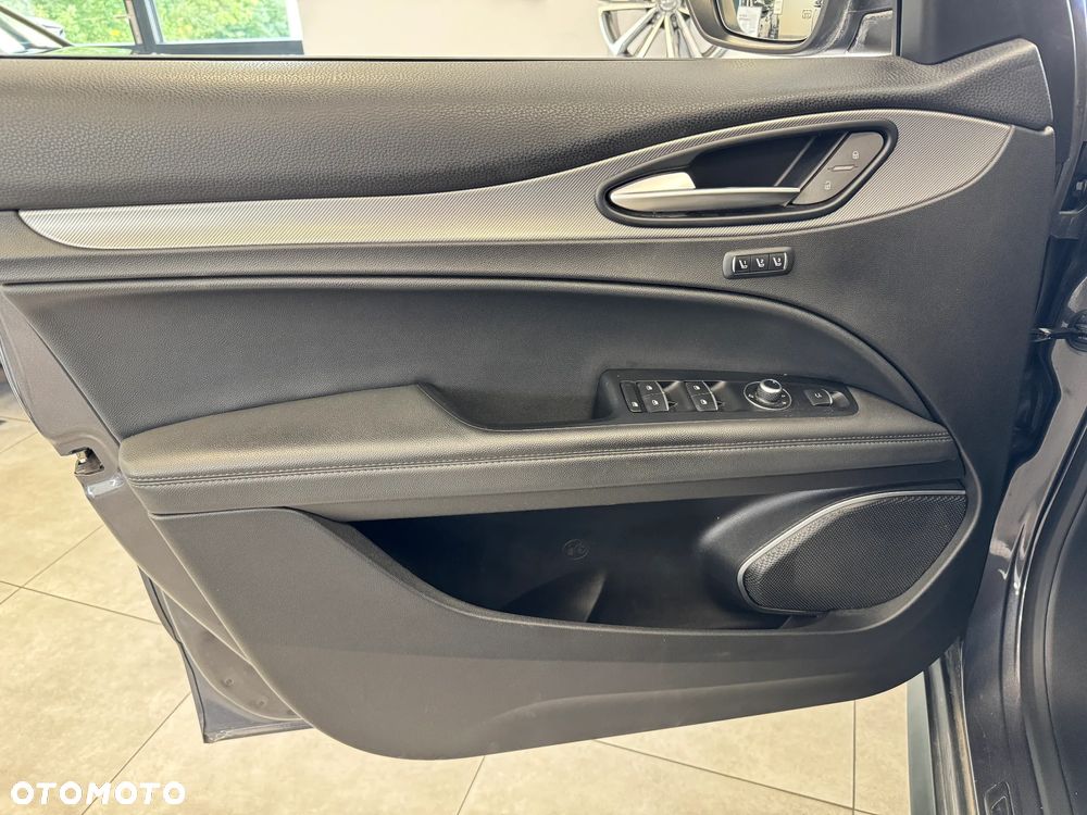 Alfa Romeo Stelvio 2.0 Turbo TI Q4 - 14