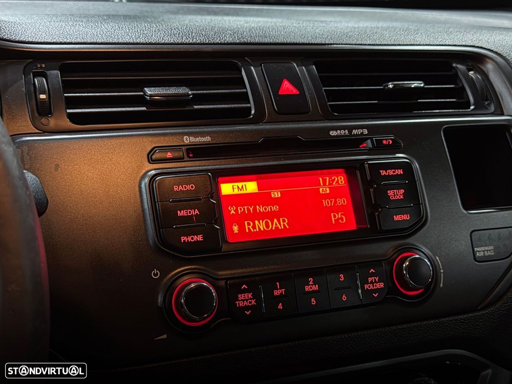 Kia Rio 1.4 CRDi EX - 19