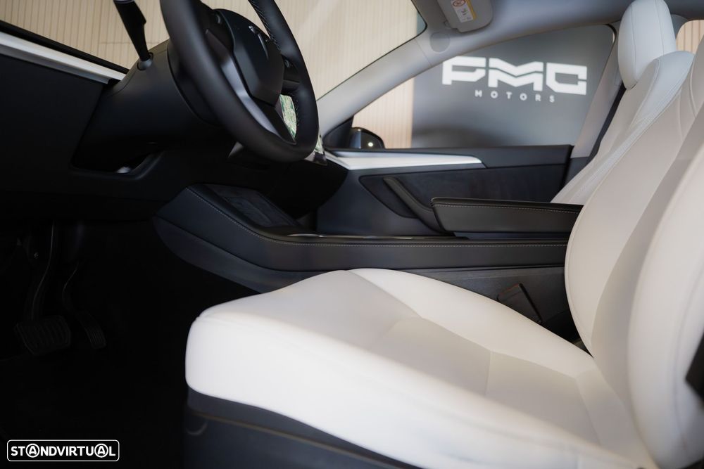 Tesla Model Y Long Range Dual Motor AWD - 23