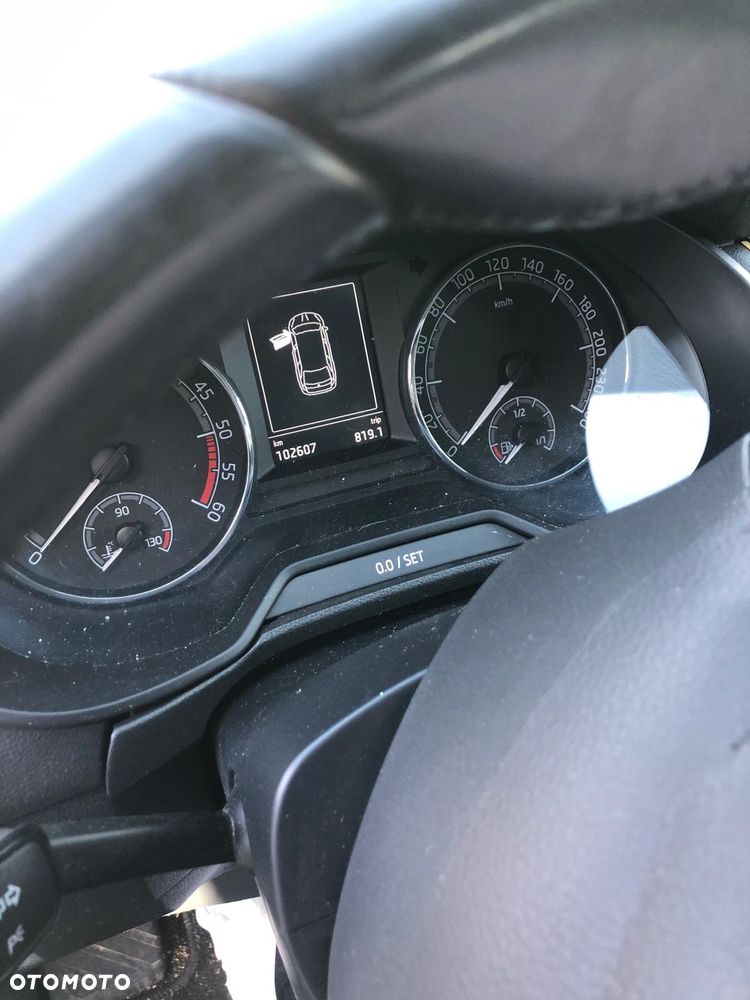 Skoda Octavia 1.6 TDI Premium Edition - 6