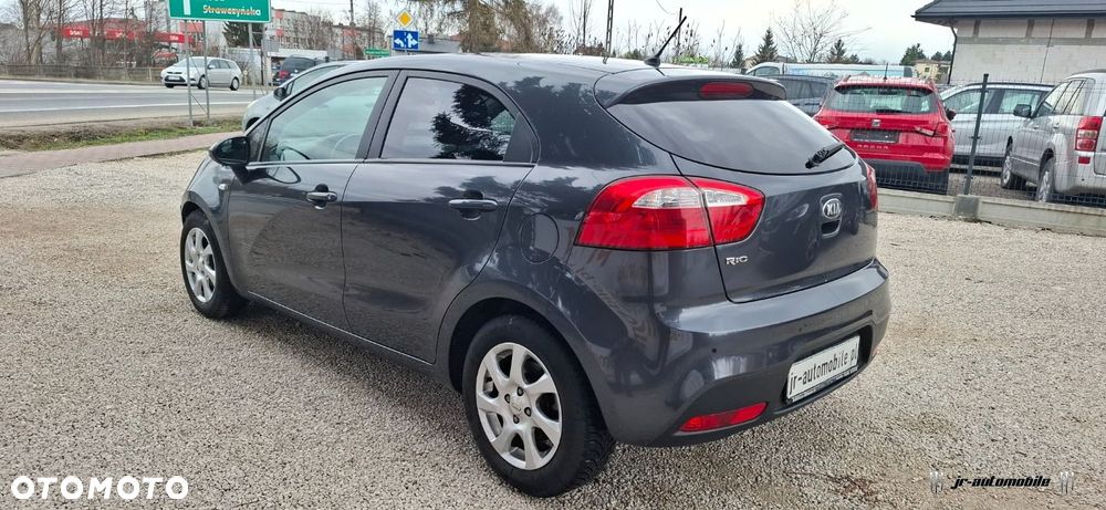 Kia Rio - 3