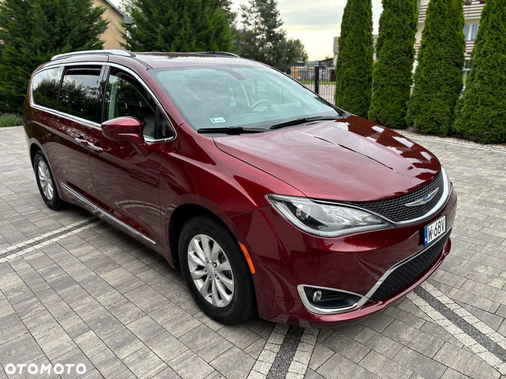 Chrysler Pacifica - 1