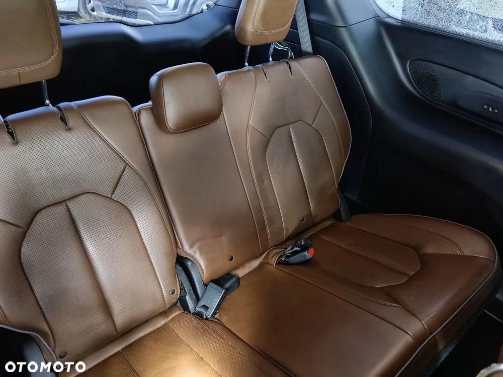 Chrysler Pacifica - 13