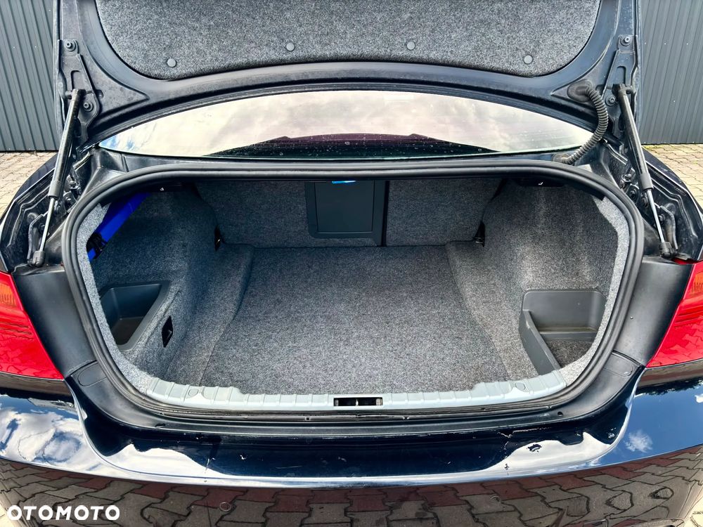 BMW Seria 3 320i - 26