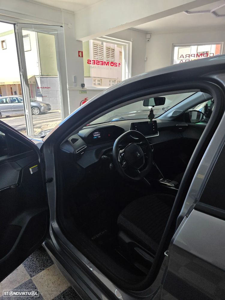 Peugeot e-208 - 8