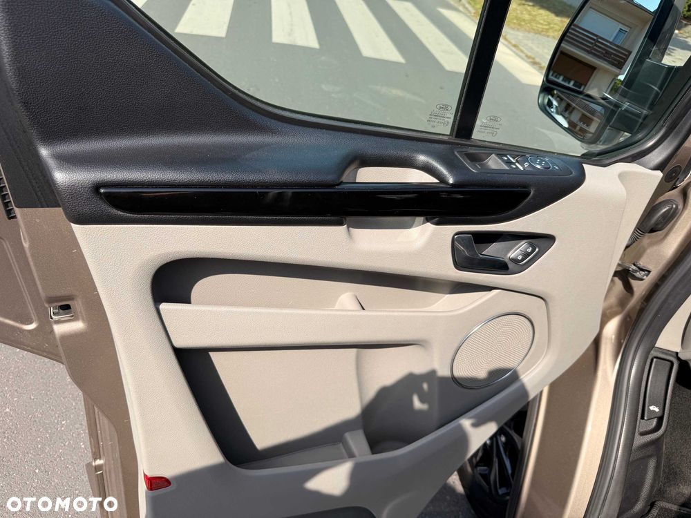 Ford Tourneo Custom - 8