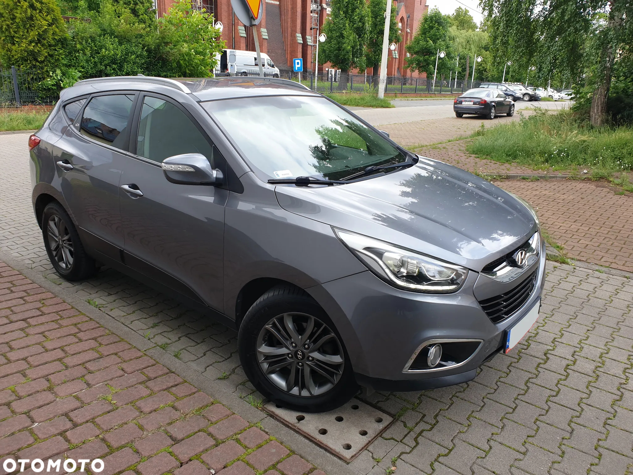 Hyundai ix35 1.7 CRDi 2WD blue Finale Gold - 14