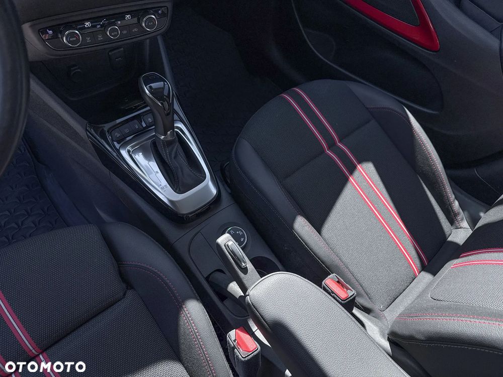 Opel Crossland 1.2 T GS Line - 17