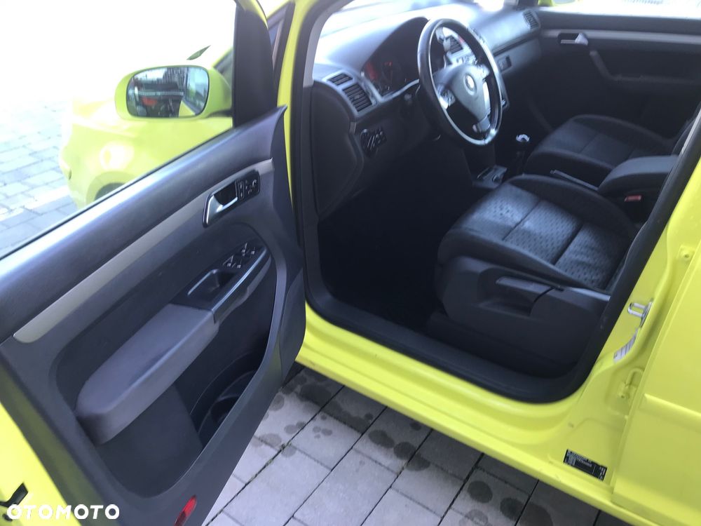 Volkswagen Touran - 24