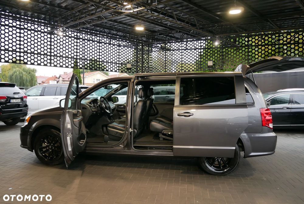 Dodge Grand Caravan - 5