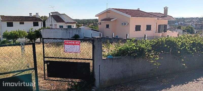 Vendo 3 lotes de terreno para construção