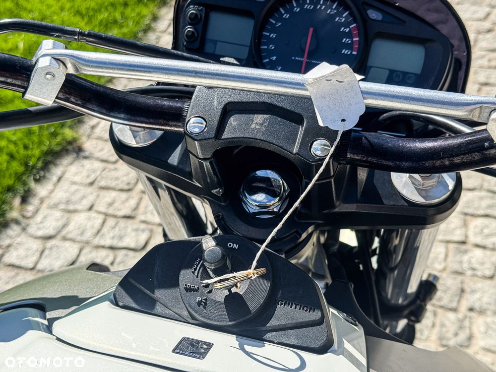 Suzuki GSR - 25
