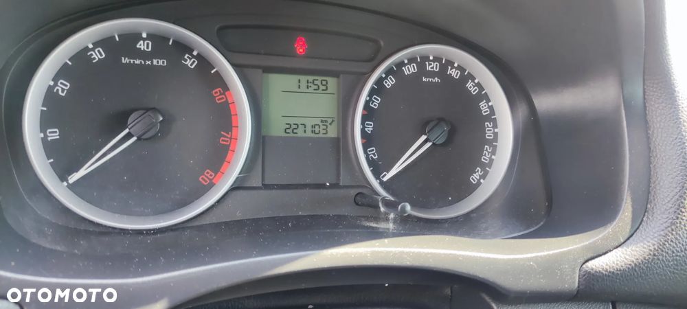 Skoda Roomster 1.4 MPI Active PLUS EDITION - 6