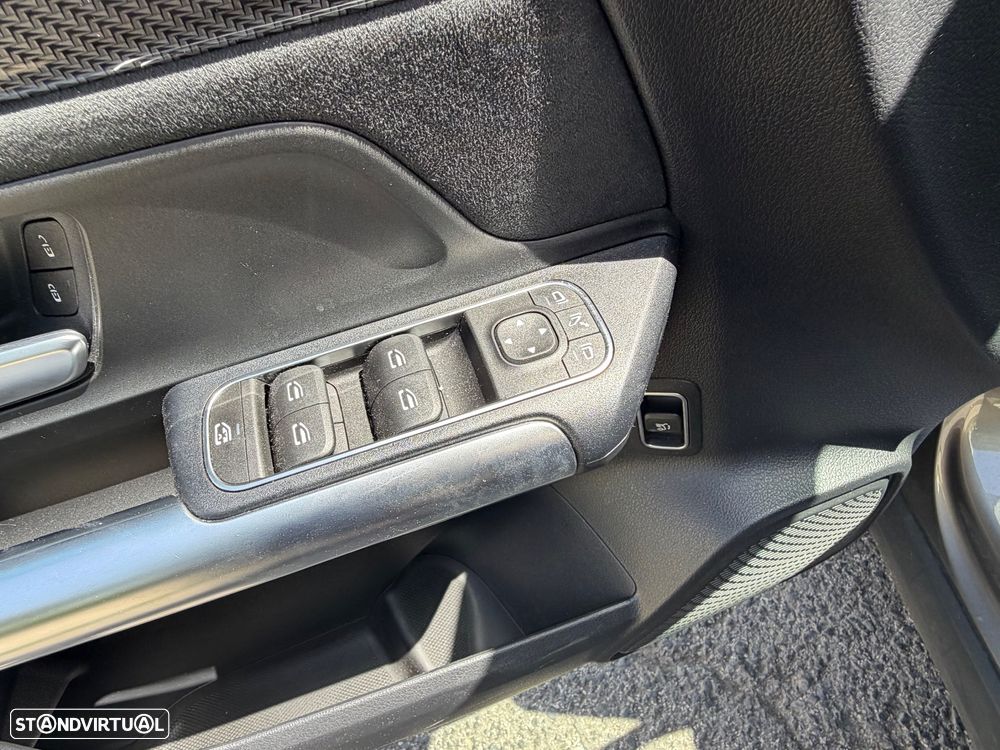 Mercedes-Benz GLA 180 d AMG Line - 27