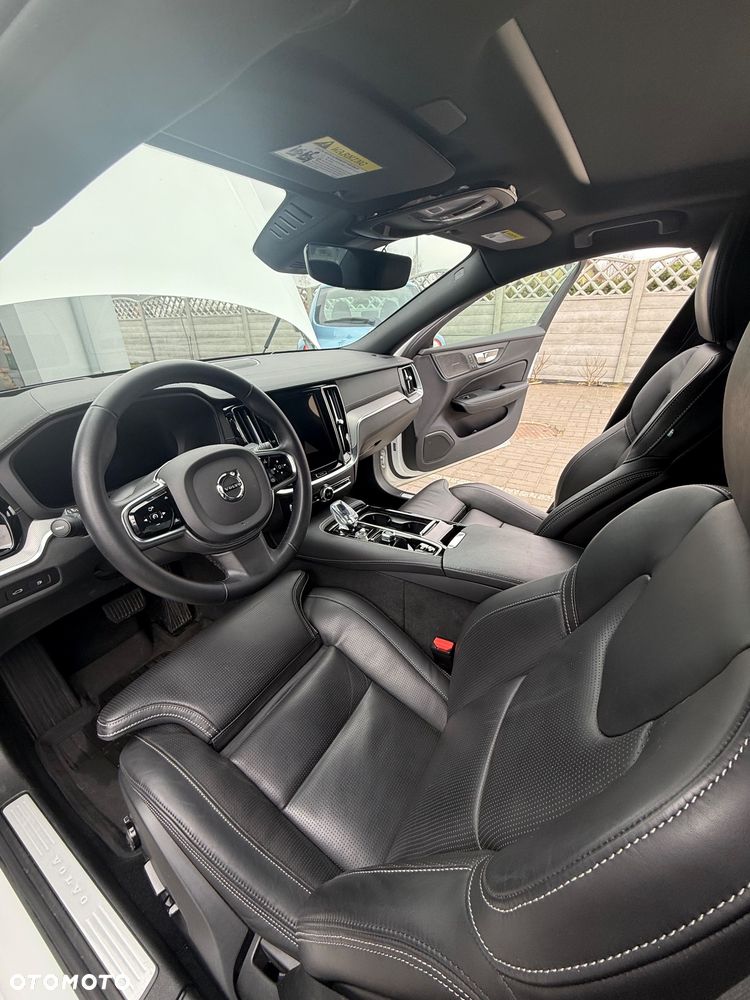 Volvo S60 T8 Recharge AWD Plus Dark - 5