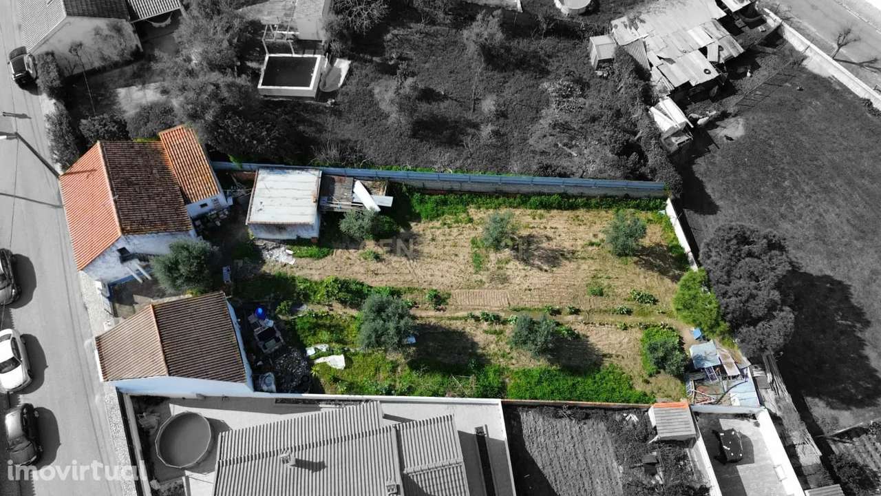 Moradia T2+1 com Garagem, Anexo e Quintal - Oportunidade de Investimen - Grande imagem: 2/37