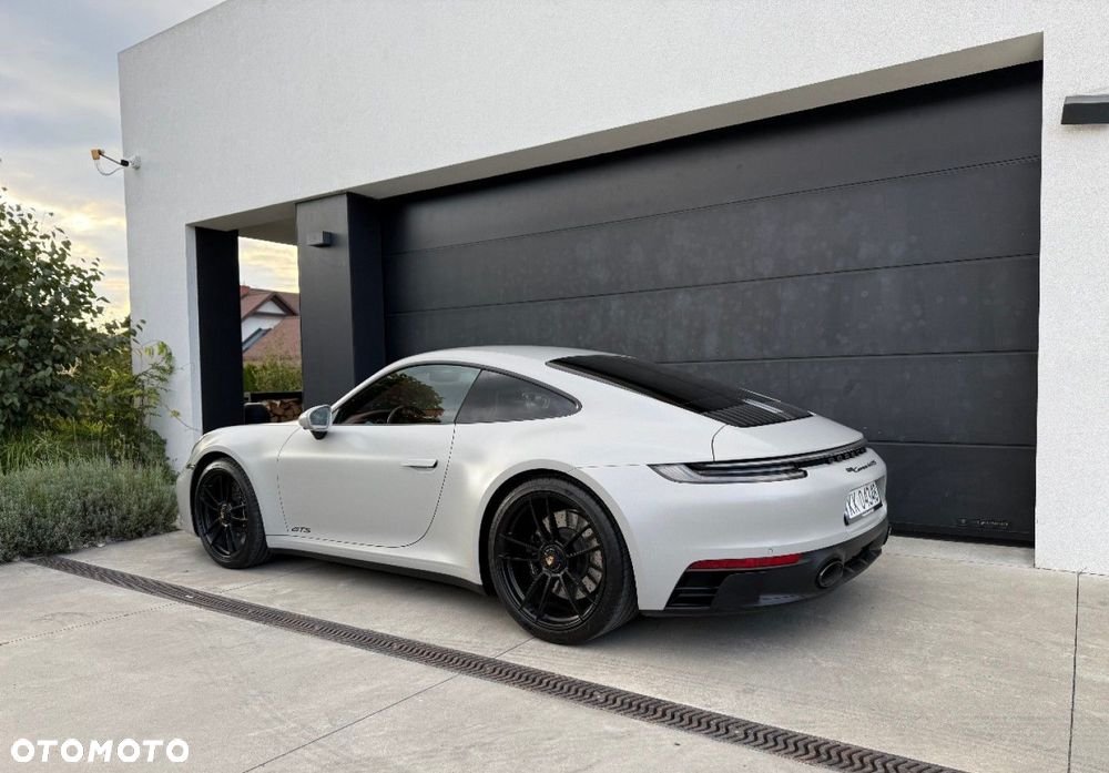 Porsche 911 Carrera 4 GTS - 3