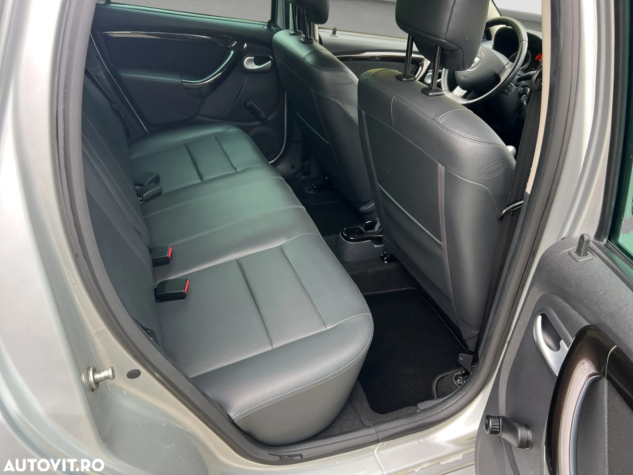 Dacia Duster 1.5 dCi 4x4 Prestige - 8