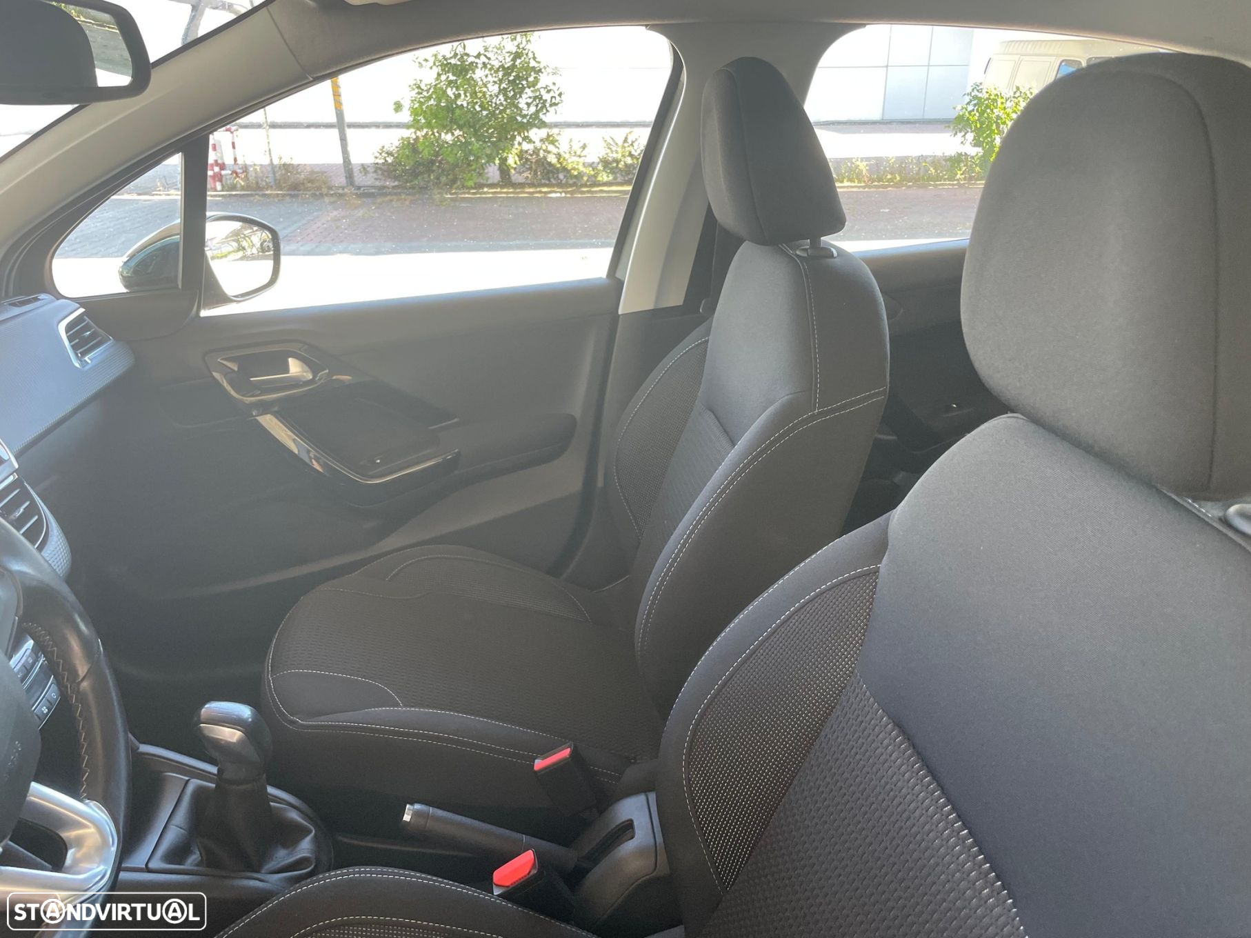 Peugeot 208 1.2 PureTech Allure - 8