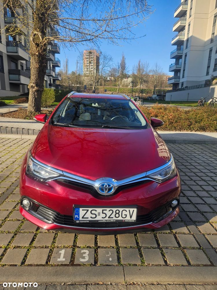 Toyota Auris Hybrid 135 Prestige - 2