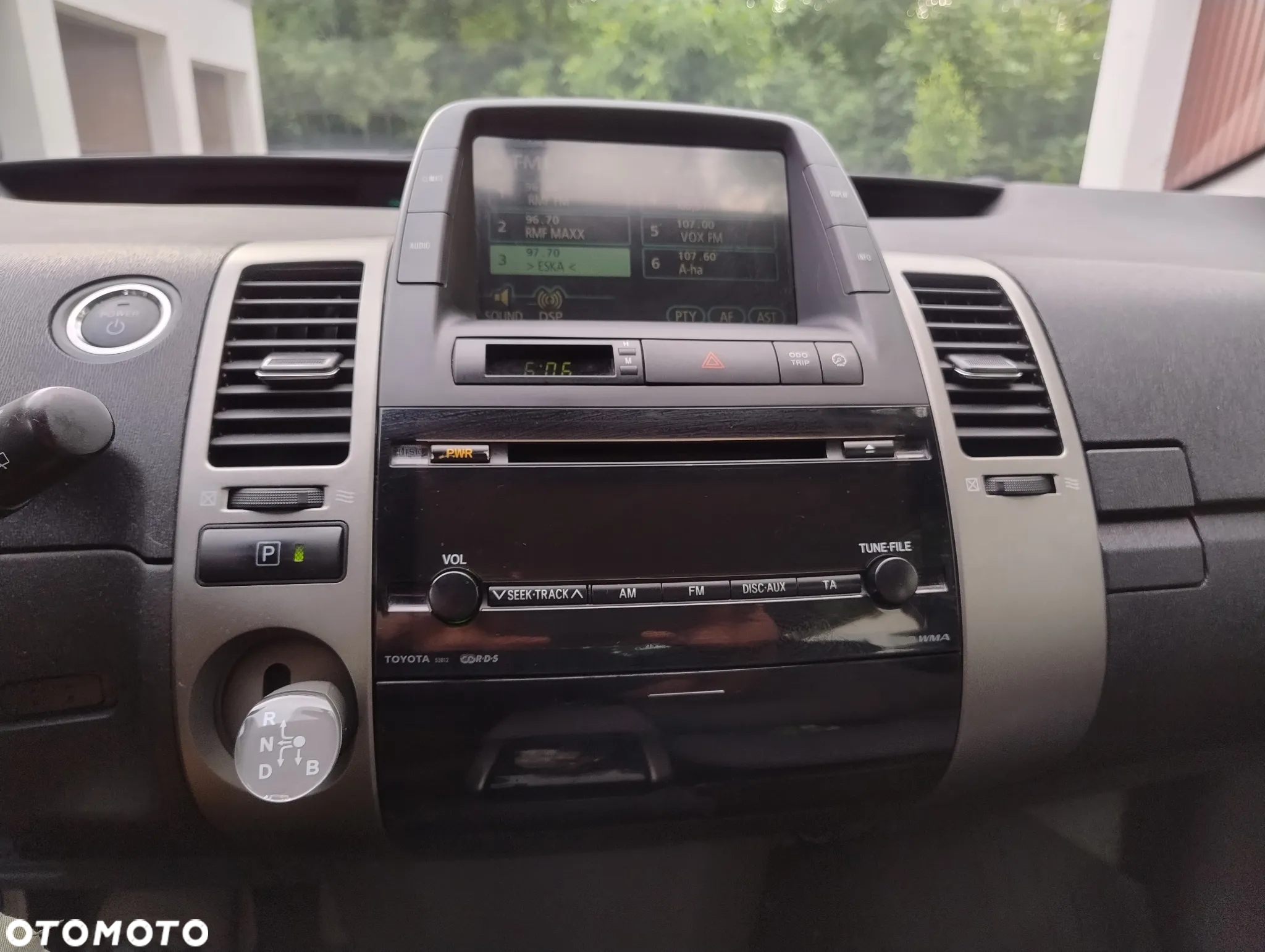 Toyota Prius (Hybrid) Sol - 17