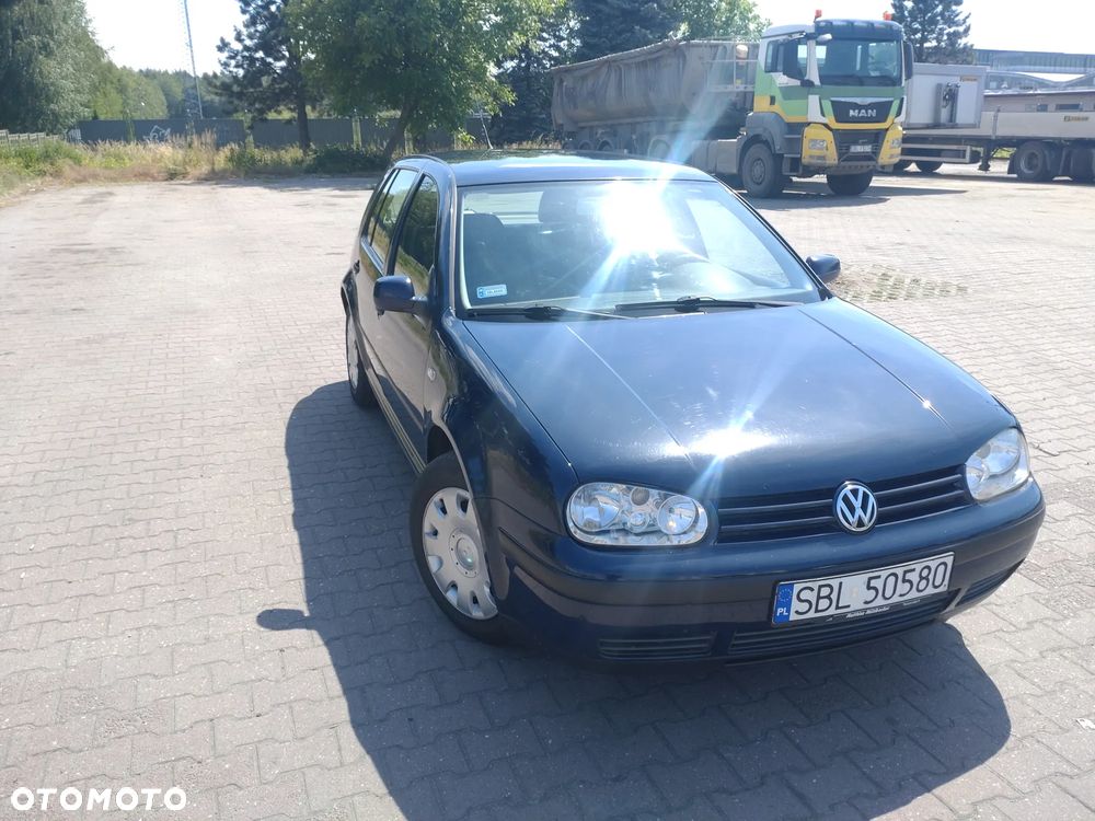 Volkswagen Golf - 1