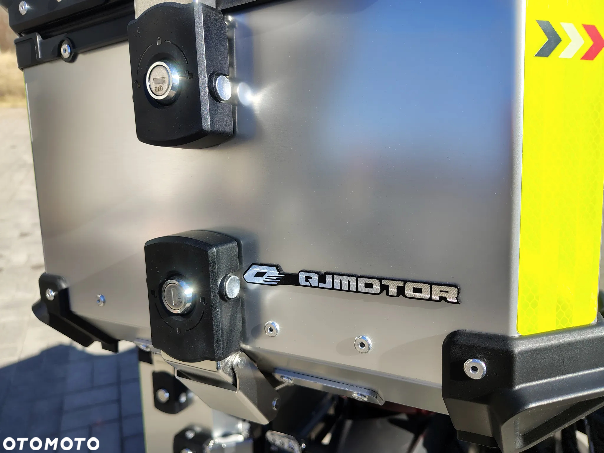 QJMOTOR SVT 650 - 24