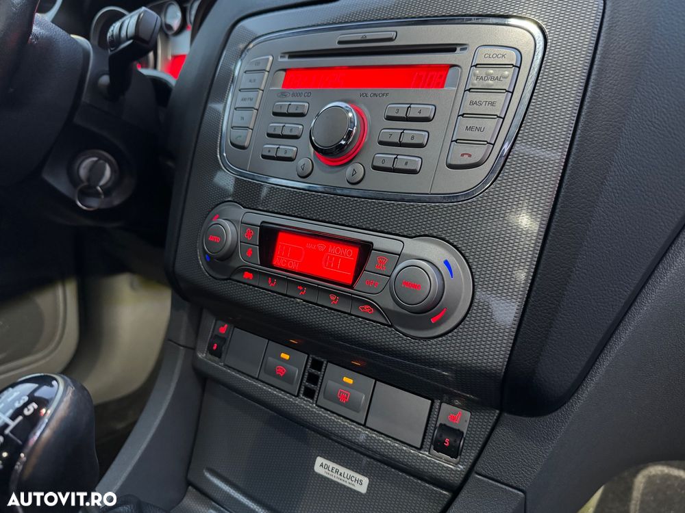 Ford Focus 2.0 TDCi DPF Ghia - 33