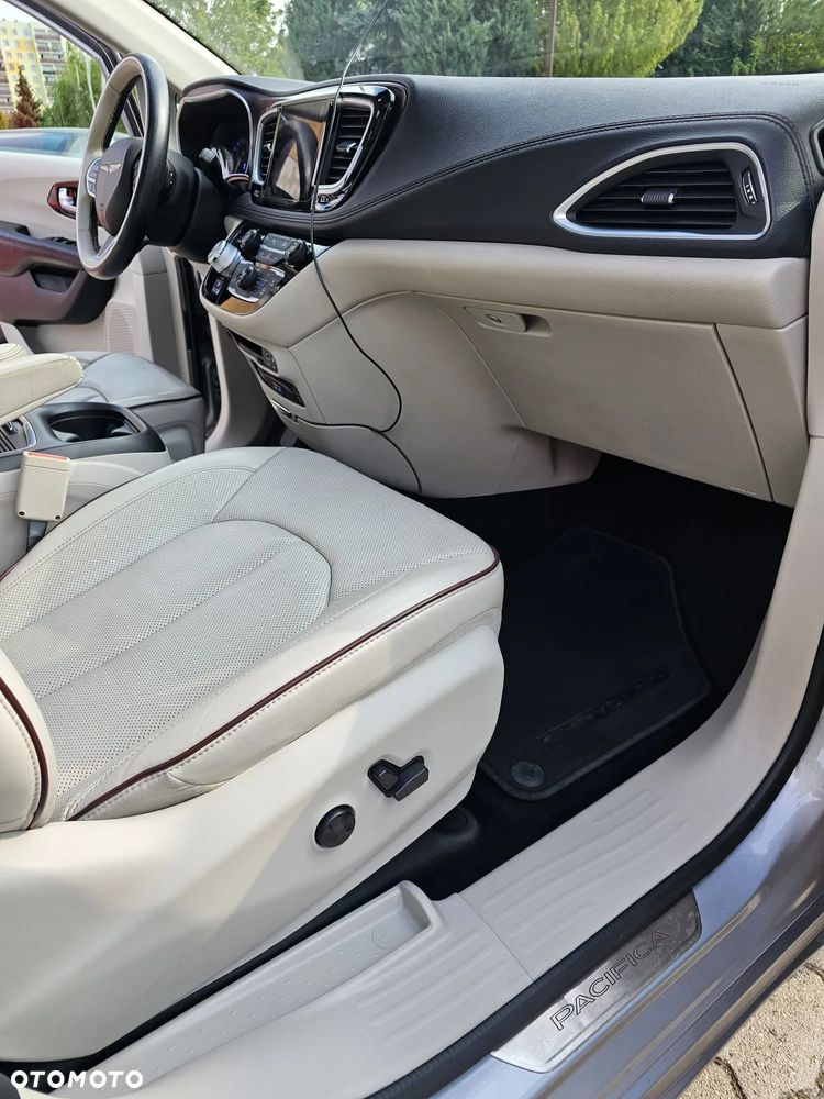 Chrysler Pacifica - 18