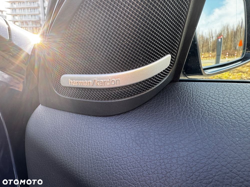 Mercedes-Benz GLA - 9