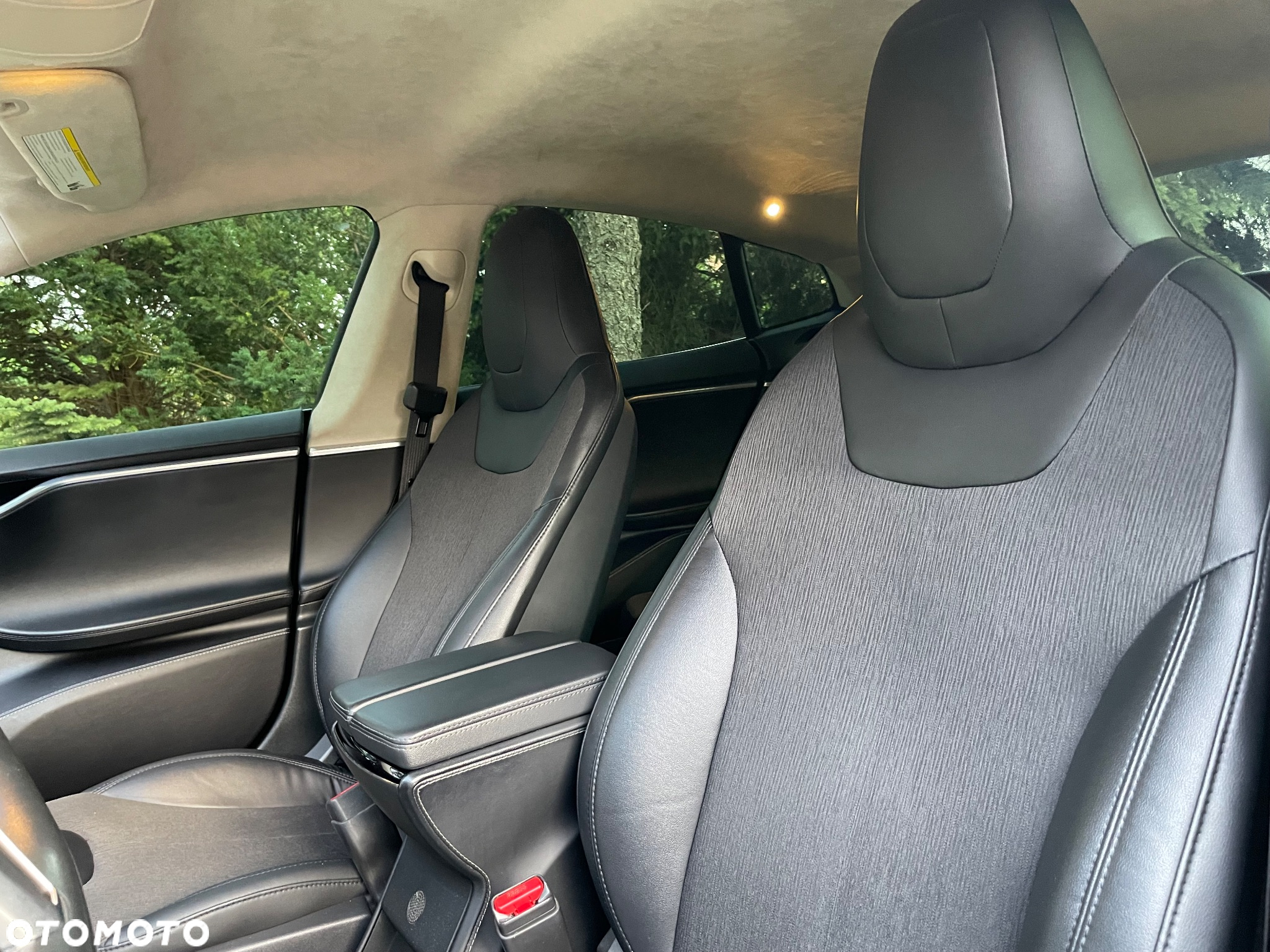Tesla Model S 70 D - 21