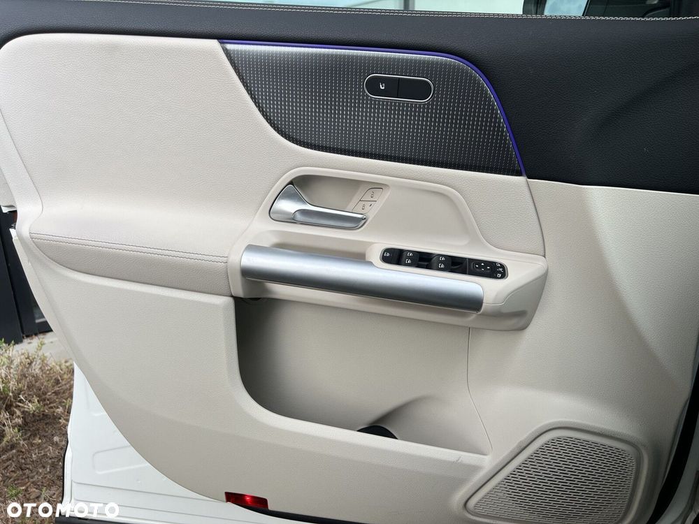 Mercedes-Benz GLA - 23