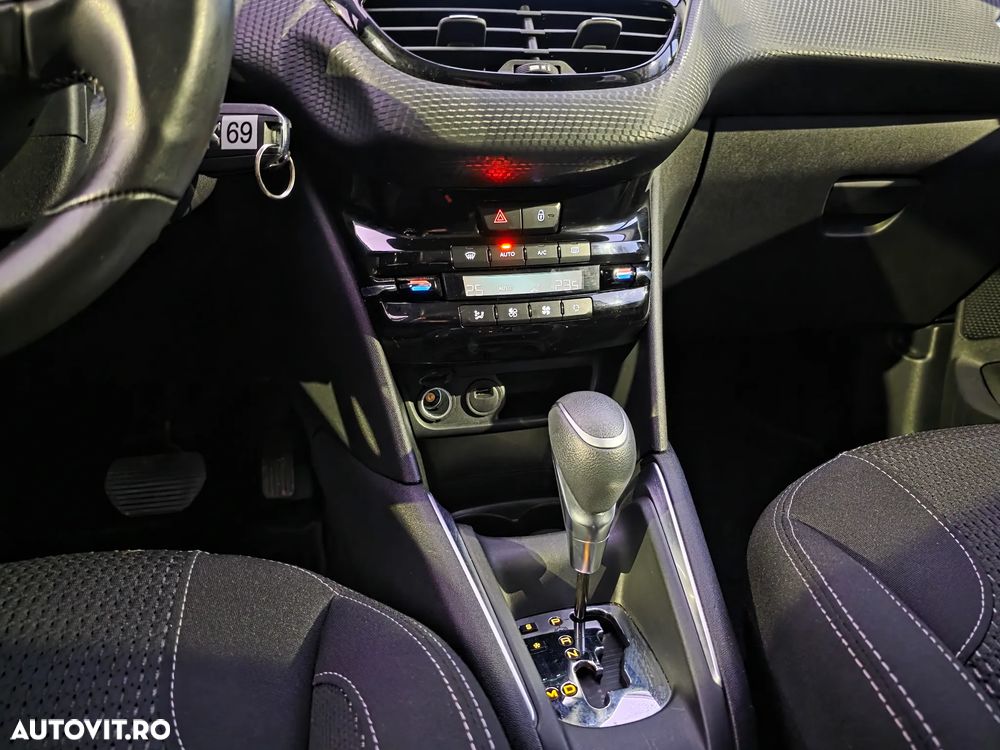 Peugeot 208 1.2 L PureTech Turbo Allure Aut. - 7
