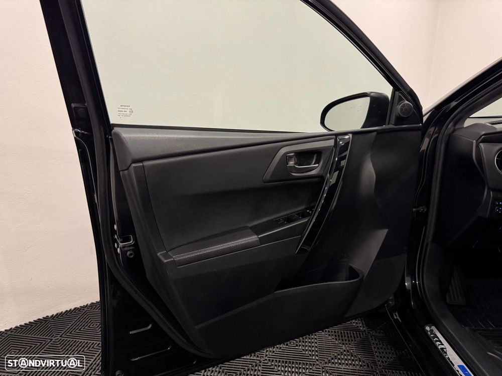 Toyota Auris Touring Sports 1.8 HSD Comfort +P.Techno+P.Sport - 55