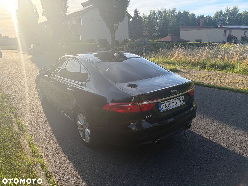Jaguar XF 3.0 TDV6 R-Sport - 4