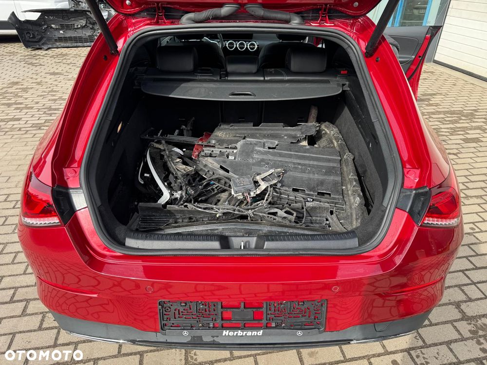 Mercedes-Benz CLA 250 e 8G-DCT Special Edition - 18