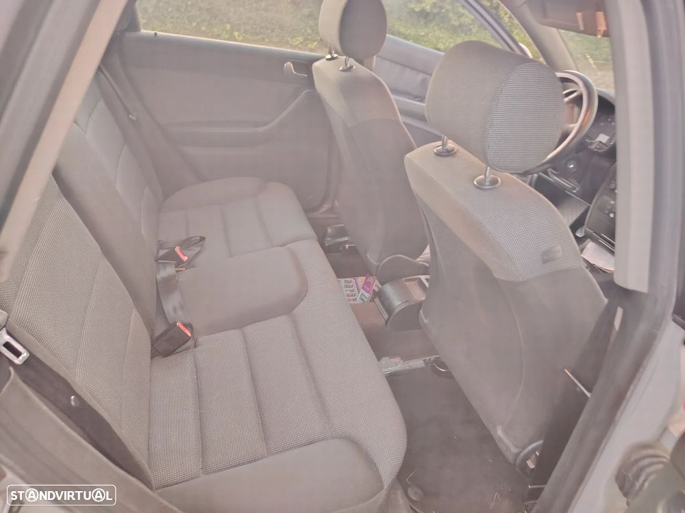 Audi A3 1.6 Ambiente - 4