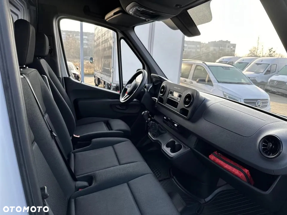 Mercedes-Benz Sprinter - 20