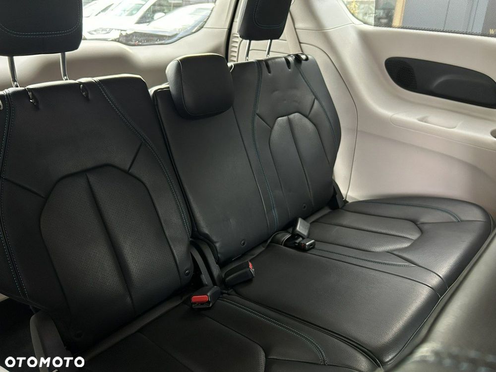 Chrysler Pacifica - 38