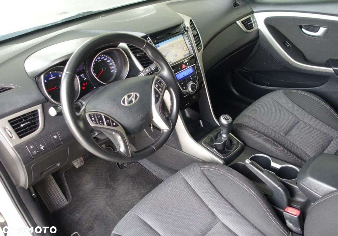 Hyundai i30 1.6 D GO - 13