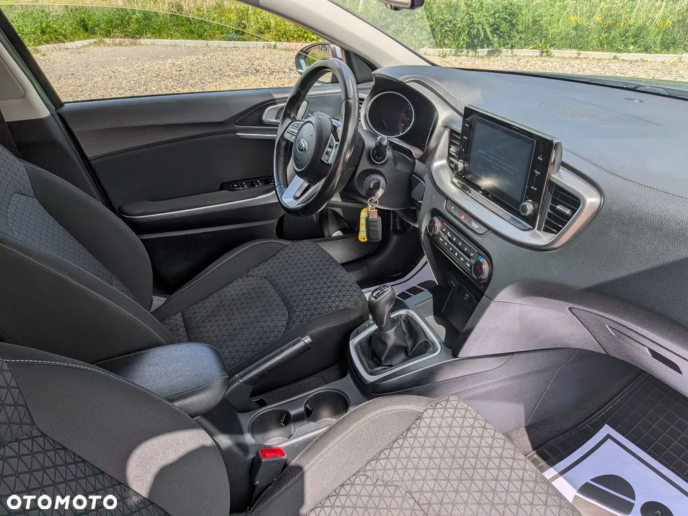 Kia Ceed 1.6 CRDi SCR L Business Line - 29