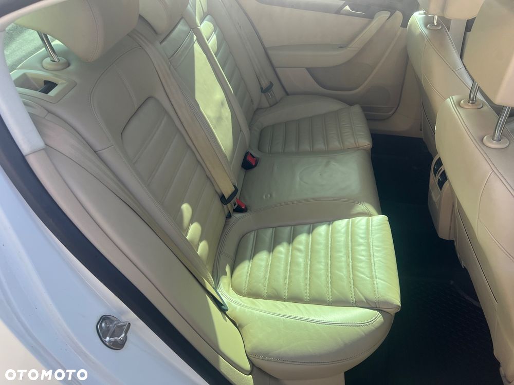 Volkswagen Passat 2.0 TDI BlueMotion Technology Highline - 24