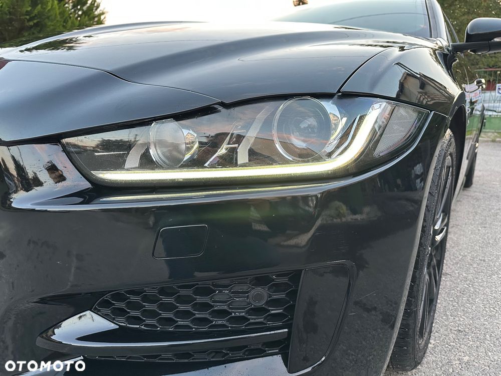 Jaguar XE 2.0 D R-Sport - 34