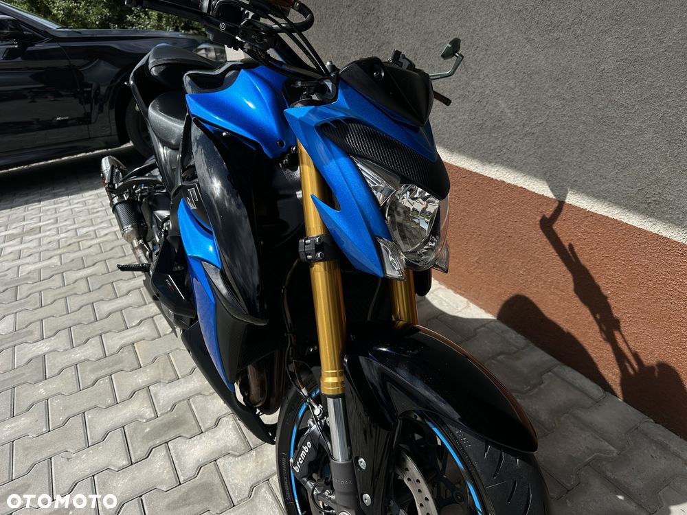 Suzuki GSX - 19