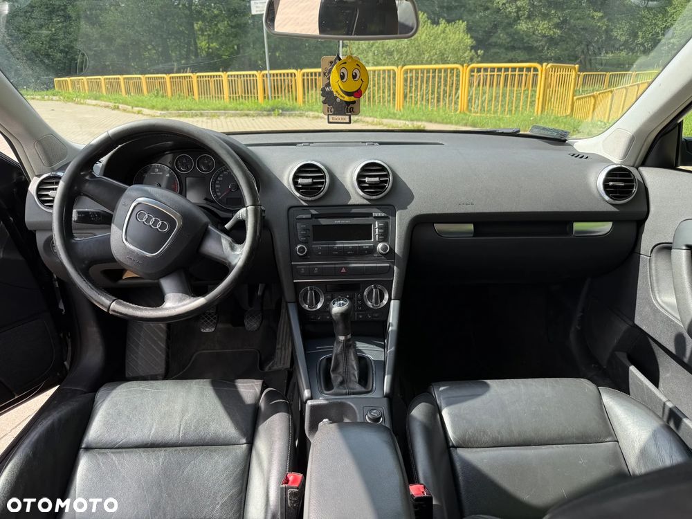 Audi A3 Sportback 1.6 TDI DPF Ambiente - 11