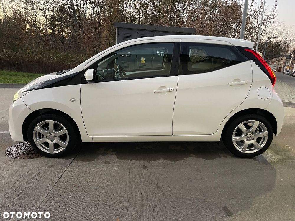 Toyota Aygo x.shift x-play connect - 9