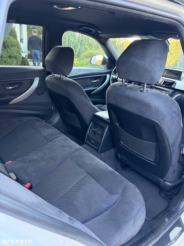 BMW Seria 3 320d xDrive - 23