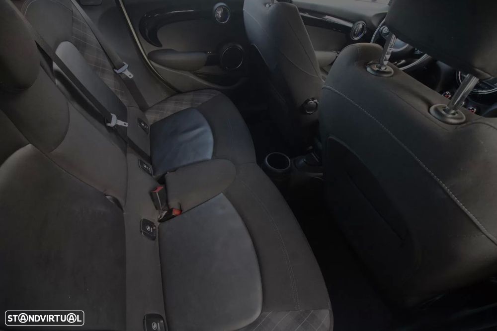 MINI 5 Portas Cooper D Auto - 21