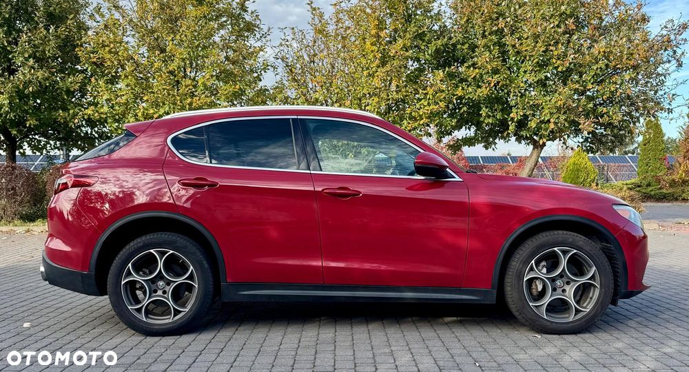 Alfa Romeo Stelvio 2.0 Turbo 16V AT8-Q4 Ti - 4