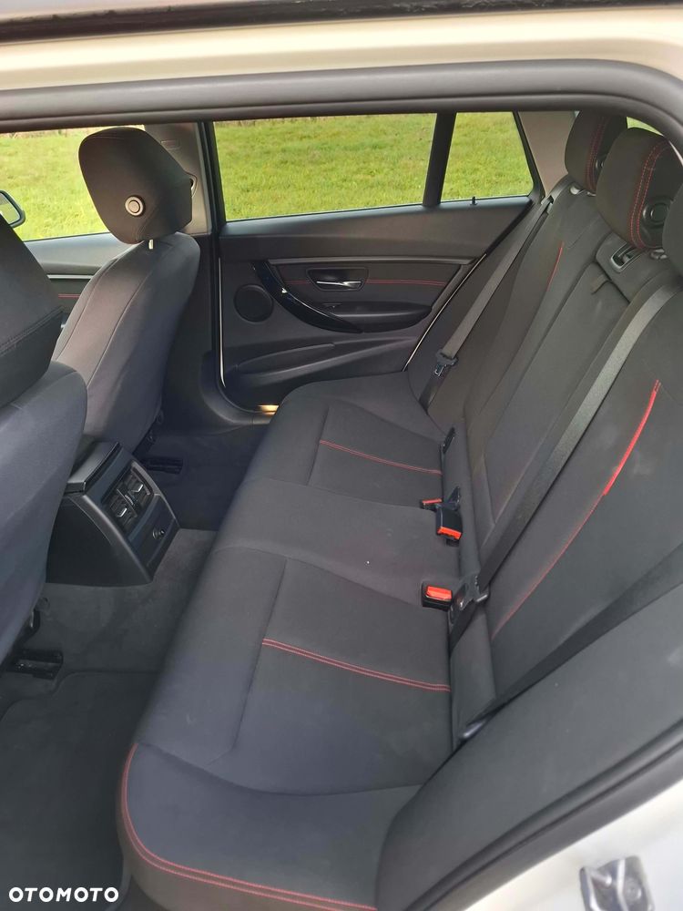 BMW Seria 3 318d Sport Line - 15